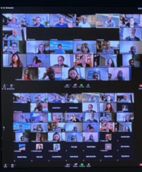 Diffusion de webinaire en visioconférence sur écran led, solution de streaming professionnel par Artcast Technologies.