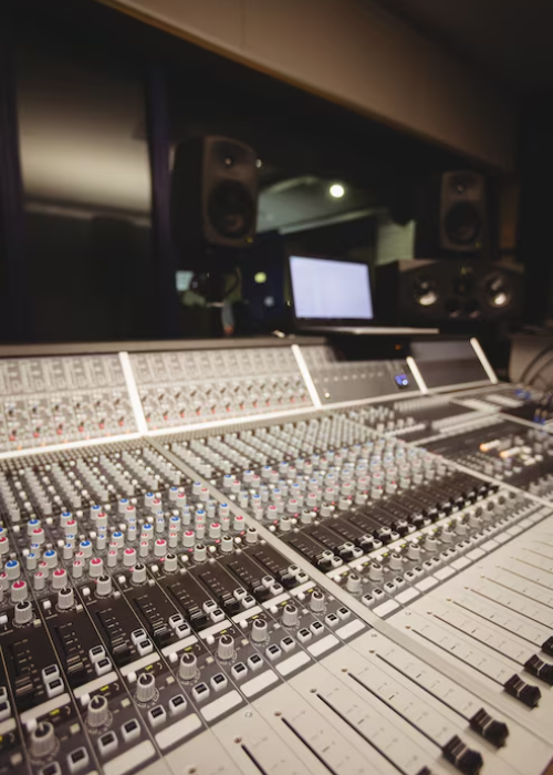 Console de mixage professionnelle, solution de sonorisation par Artcast Technologies.